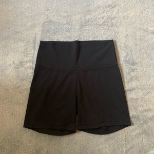 TNA butter atmosphere hi-rise 5” shorts